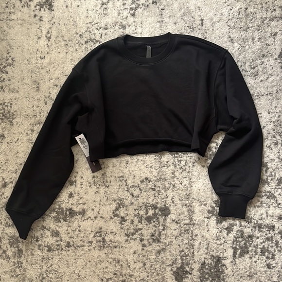 NWT Aritzia Cropped Crew Neck Sweatshirt - Picture 2 of 3
